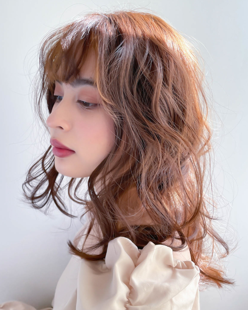 コテを使ってナチュラルなヘアスタイルに