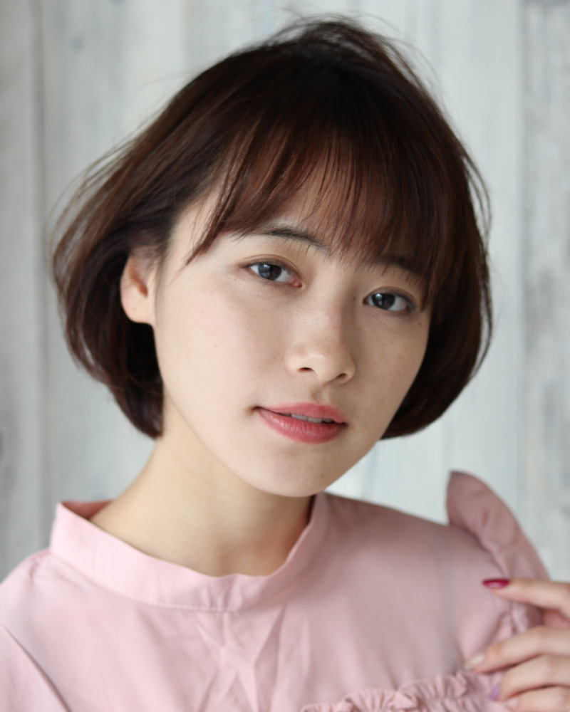 丸顔さんに似合うひし型ヘアスタイル