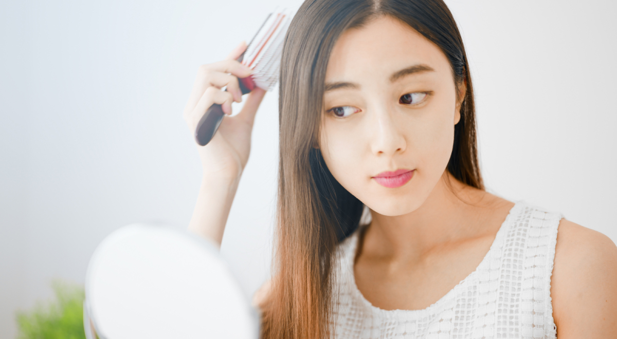 ヘアブラシとは？どんな種類がある？髪と頭皮に嬉しい効果とその使い方について