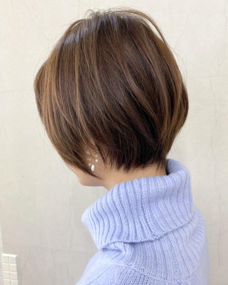 50代から若見え！「前下がりひし形ショートボブ」のヘアカタログ